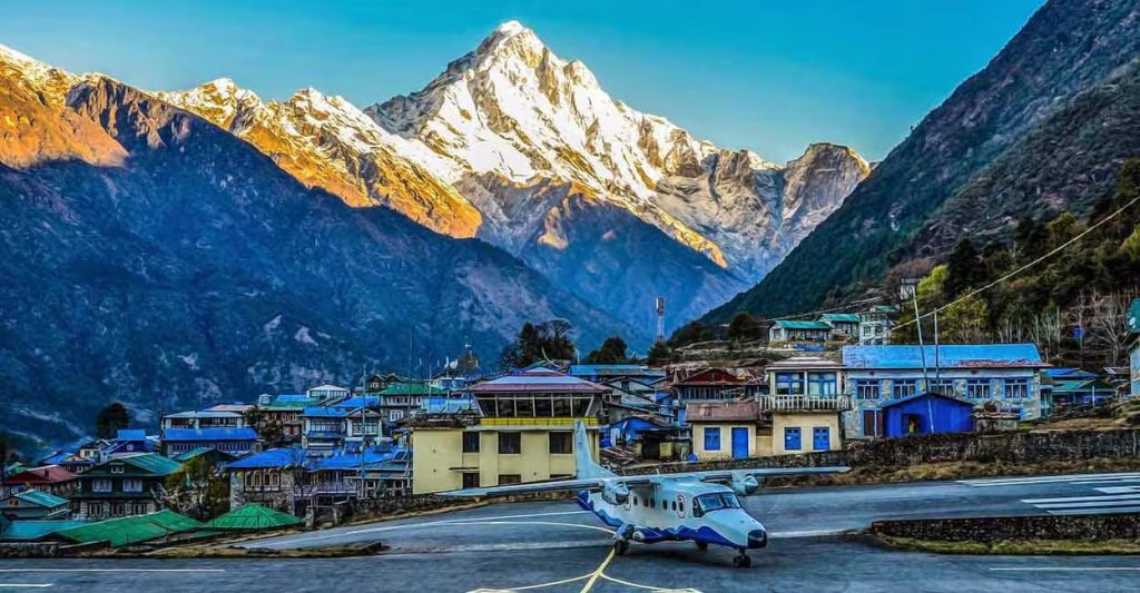 This image has an empty alt attribute; its file name is lukla-airport-1024x533.jpg